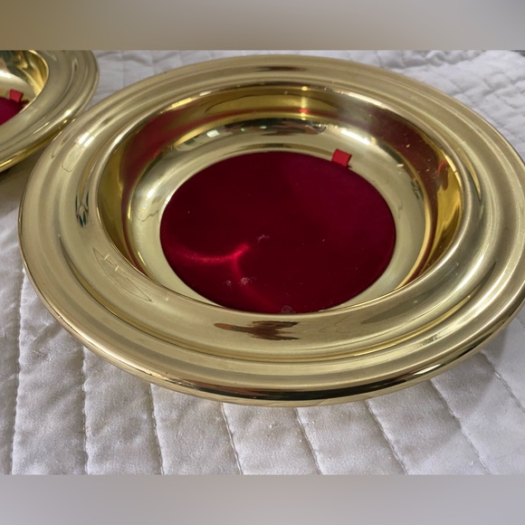 Pair (2) vintage Artistic Churchware gold-tone collection offering plates - Picture 3 of 5